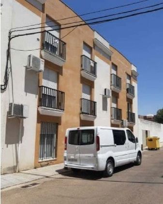 Foto 2 de Piso en venta en Castuera de 3 habitaciones con terraza y garaje