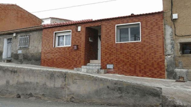 Foto 1 de Casa en venda a Calatorao de 3 habitacions amb terrassa