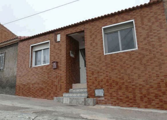 Foto 2 de Casa en venta en Calatorao de 3 habitaciones con terraza