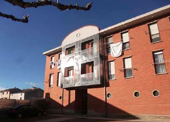 Foto 1 de Casa en venda a Valtierra de 3 habitacions amb terrassa