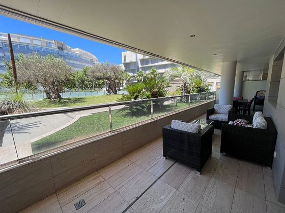 Foto 1 de Piso en venta en Marina Botafoc - Platja de Talamanca de 2 habitaciones con terraza y piscina