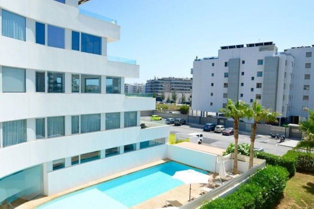 Foto 1 de Piso en venta en Marina Botafoc - Platja de Talamanca de 3 habitaciones con terraza y piscina