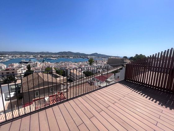 Foto 1 de Àtic en venda a Dalt de la Vila - La Marina de 4 habitacions amb terrassa i aire acondicionat
