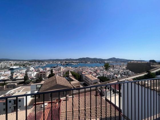 Foto 1 de Dúplex en venda a Dalt de la Vila - La Marina de 3 habitacions amb terrassa i aire acondicionat