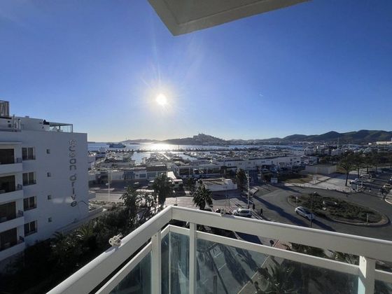 Foto 2 de Ático en venta en Marina Botafoc - Platja de Talamanca de 3 habitaciones con terraza y piscina