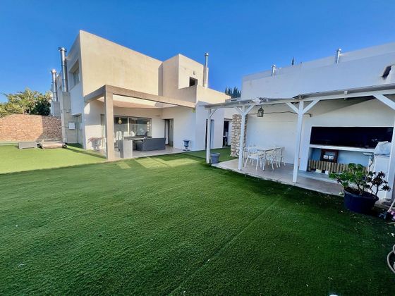 Foto 1 de Venta de casa en avenida Del Golf de 3 habitaciones con terraza y piscina
