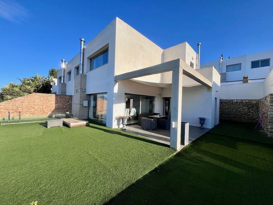 Foto 2 de Casa en venda a avenida Del Golf de 3 habitacions amb terrassa i piscina