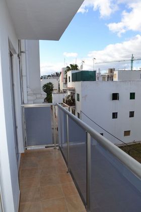 Foto 1 de Pis en lloguer a Santa Eulalia del Río de 2 habitacions amb terrassa i mobles