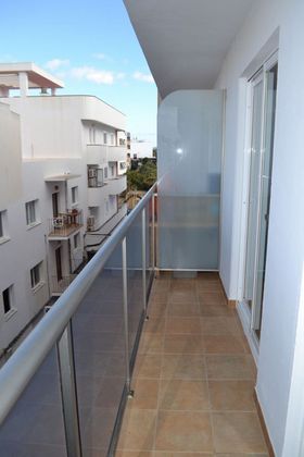 Foto 2 de Alquiler de piso en Santa Eulalia del Río de 2 habitaciones con terraza y muebles