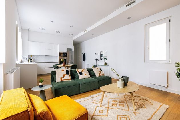 Foto 1 de Alquiler de piso en calle Corredera Baja de San Pablo de 3 habitaciones con muebles y aire acondicionado