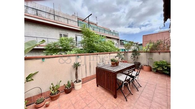 Foto 1 de Venta de casa en Vila de Gràcia de 2 habitaciones con terraza y balcón