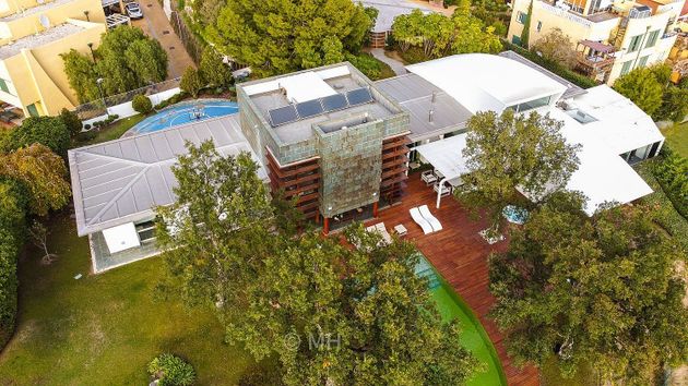 Foto 2 de Casa adossada en venda a calle Encina del Higueron de 4 habitacions amb terrassa i piscina