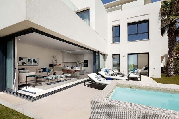 Foto 2 de Casa en venta en Casares de 4 habitaciones con terraza y piscina