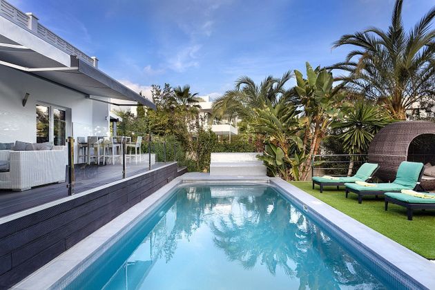 Foto 2 de Xalet en venda a Los Naranjos - Las Brisas de 4 habitacions amb terrassa i piscina