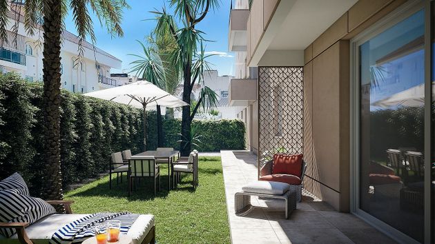 Foto 1 de Pis en venda a calle Valdepeñas de 2 habitacions amb terrassa i piscina