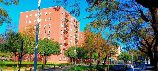 Foto 1 de Piso en venta en Sector Sur  - La Palmera - Reina Mercedes de 4 habitaciones con terraza y balcón