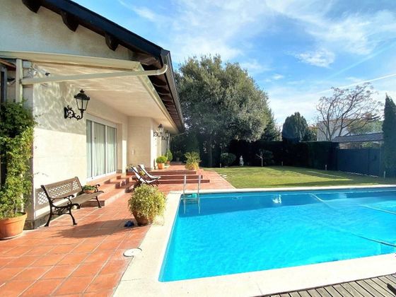 Foto 2 de Casa en venda a Mira-sol de 7 habitacions amb piscina i garatge