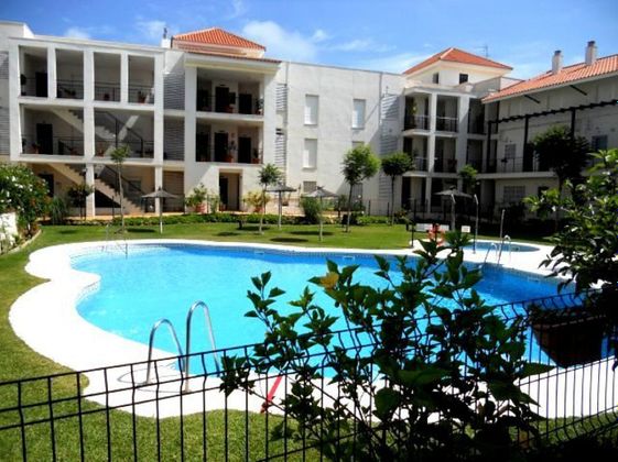 Foto 2 de Dúplex en lloguer a calle Corvina de 2 habitacions amb terrassa i piscina