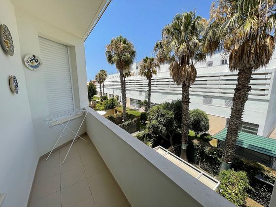 Foto 2 de Alquiler de piso en avenida Juan Carlos I de 2 habitaciones con terraza y piscina