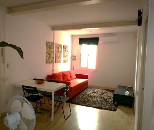 Foto 2 de Pis en lloguer a El Raval de 1 habitació amb mobles i aire acondicionat