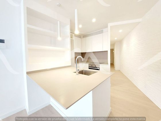 Foto 1 de Piso en venta en Sants-Badal de 2 habitaciones con terraza y aire acondicionado