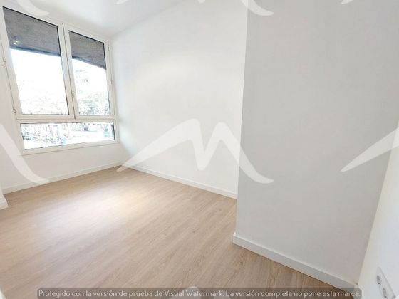 Foto 2 de Piso en venta en Sants-Badal de 2 habitaciones con terraza y aire acondicionado