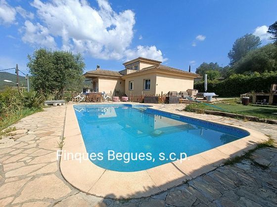 Foto 1 de Chalet en venta en Olesa de Bonesvalls de 4 habitaciones con terraza y piscina