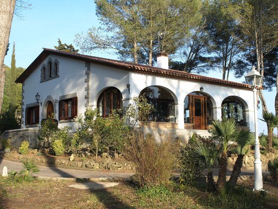 Foto 1 de Venta de casa rural en Begues de 3 habitaciones con terraza y jardín