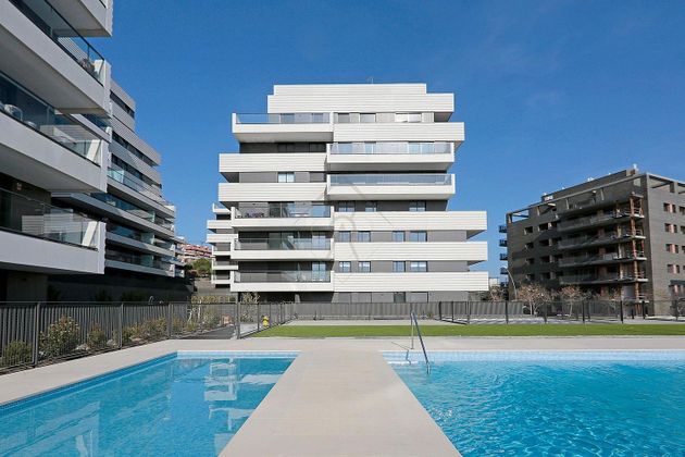 Foto 1 de Pis en lloguer a calle De Joan Miró de 2 habitacions amb terrassa i piscina