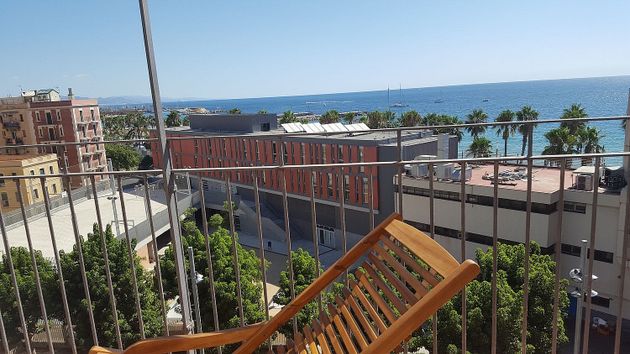 Foto 2 de Àtic en venda a La Barceloneta de 2 habitacions amb terrassa i aire acondicionat