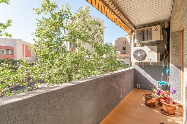 Foto 2 de Pis en venda a La Sagrada Família de 4 habitacions amb balcó i aire acondicionat