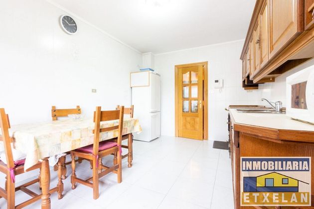 Foto 2 de Piso en venta en Berriz de 4 habitaciones con terraza y garaje