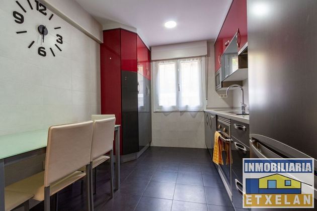 Foto 1 de Piso en venta en Ermua de 2 habitaciones con terraza y calefacción