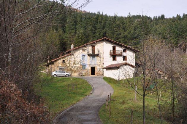 Foto 1 de Casa rural en venda a Mallabia de 3 habitacions i 459 m²