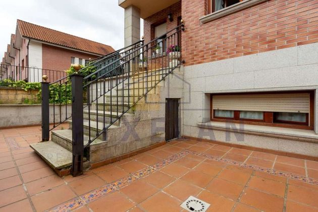Foto 2 de Casa adossada en venda a Atxondo de 4 habitacions amb terrassa i balcó