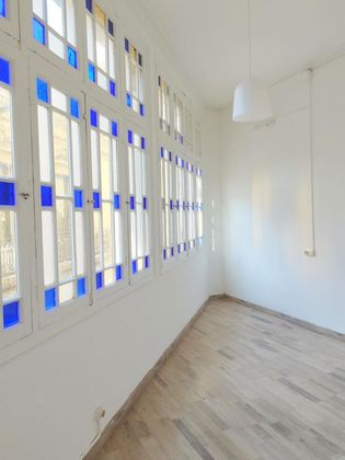 Foto 2 de Alquiler de piso en El Raval de 3 habitaciones con balcón