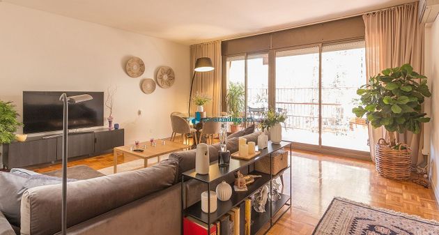 Foto 1 de Pis en venda a Vila de Gràcia de 4 habitacions amb terrassa i balcó