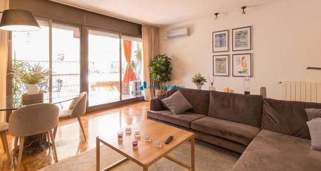Foto 2 de Pis en venda a Vila de Gràcia de 4 habitacions amb terrassa i balcó