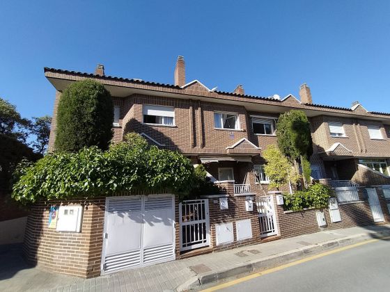 Foto 1 de Casa adosada en venta en calle José María Moreno de 5 habitaciones con terraza y piscina
