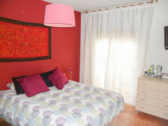 Foto 1 de Piso en venta en El Raval - Safaretjos de 2 habitaciones con terraza y garaje