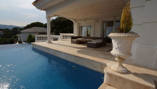Foto 2 de Chalet en alquiler en Cabrils de 6 habitaciones con terraza y piscina