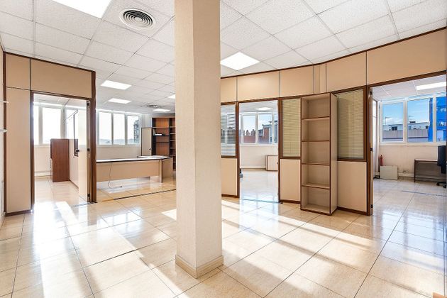 Foto 1 de Alquiler de oficina en avenida Del Carrilet de 620 m²