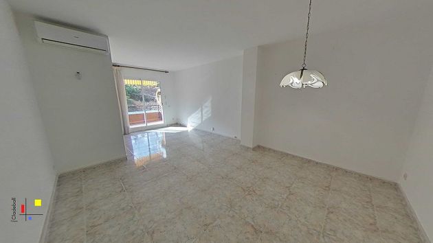 Foto 2 de Piso en venta en La Font de la Guatlla de 4 habitaciones con terraza y garaje