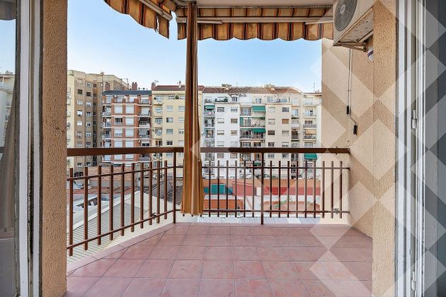 Foto 1 de Pis en venda a calle Rosello de 4 habitacions amb terrassa i balcó