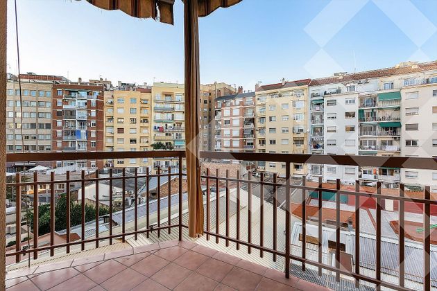 Foto 2 de Pis en venda a calle Rosello de 4 habitacions amb terrassa i balcó