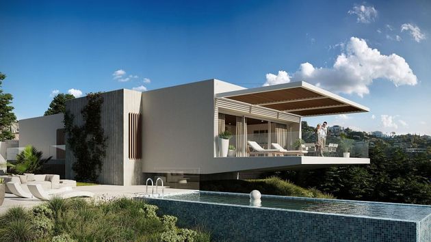 Foto 1 de Venta de chalet en Estepona Oeste - Valle Romano - Bahía Dorada de 4 habitaciones con terraza y piscina