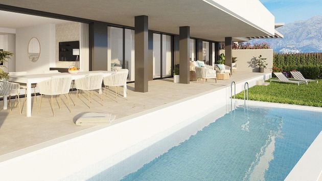 Foto 2 de Pis en venda a Benahavís de 4 habitacions amb terrassa i piscina
