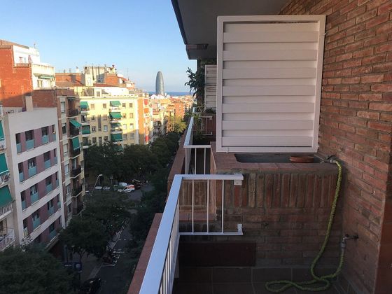 Foto 1 de Pis en lloguer a La Sagrada Família de 3 habitacions amb balcó i calefacció