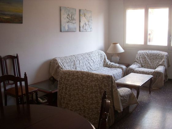 Foto 1 de Pis en venda a El Camp de l'Arpa del Clot de 4 habitacions amb balcó