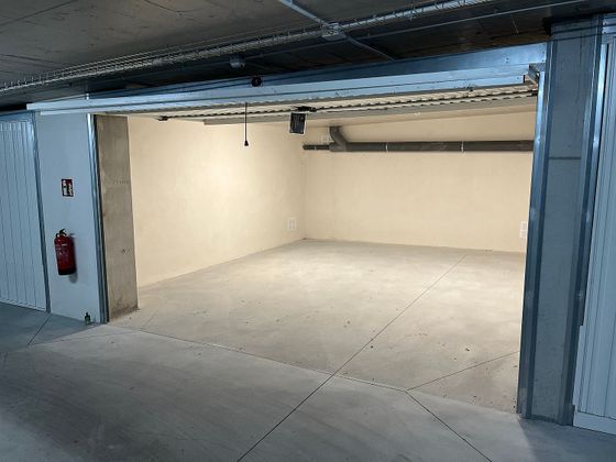 Foto 2 de Garaje en venta en calle Zeberioenea de 31 m²
